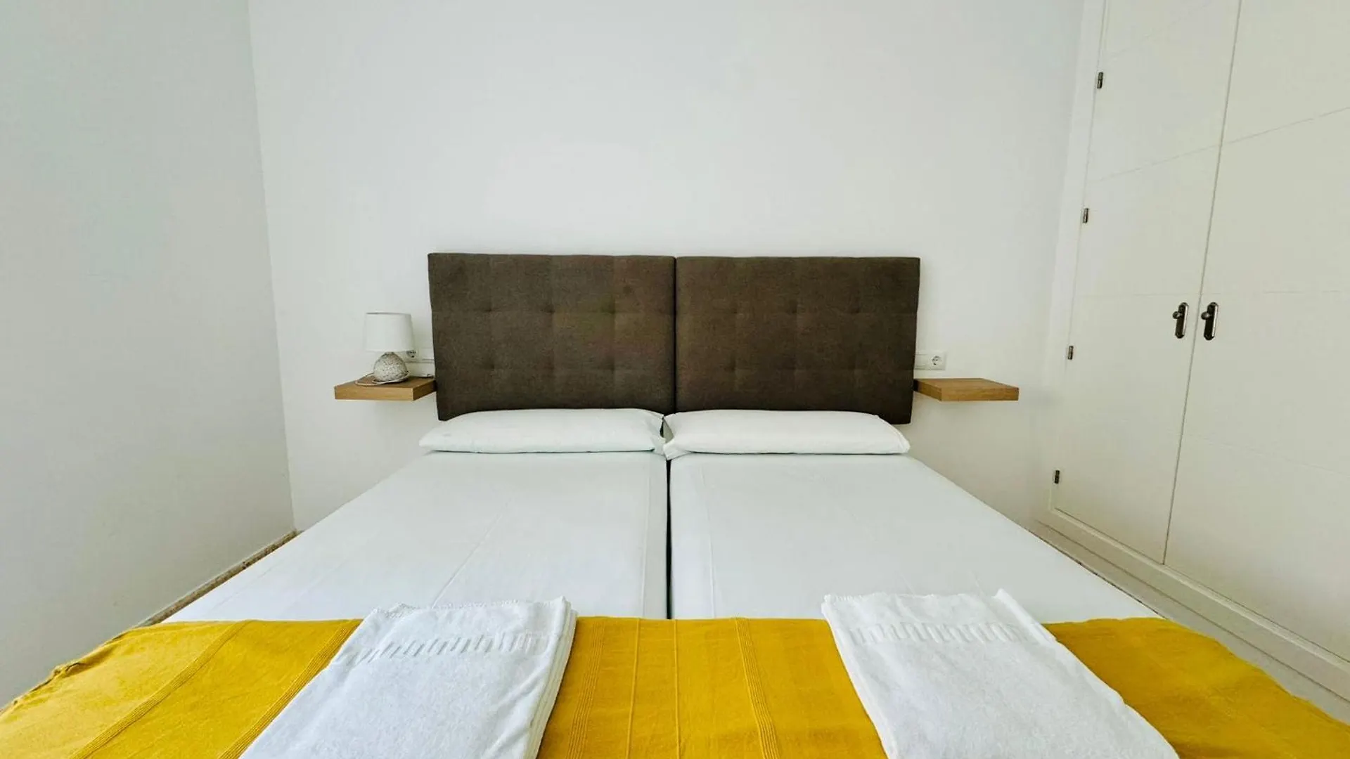 Apartamentos La Muralla Grupo Ac Gestion Cadiz 0*,